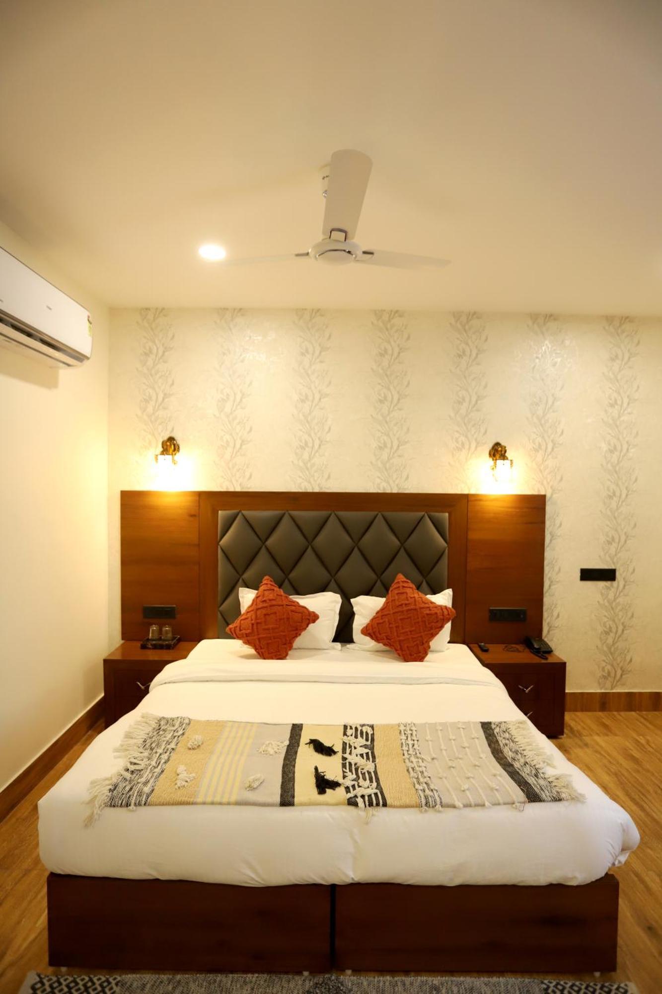 Hotel Dhingra Inn Rewāri Exterior photo